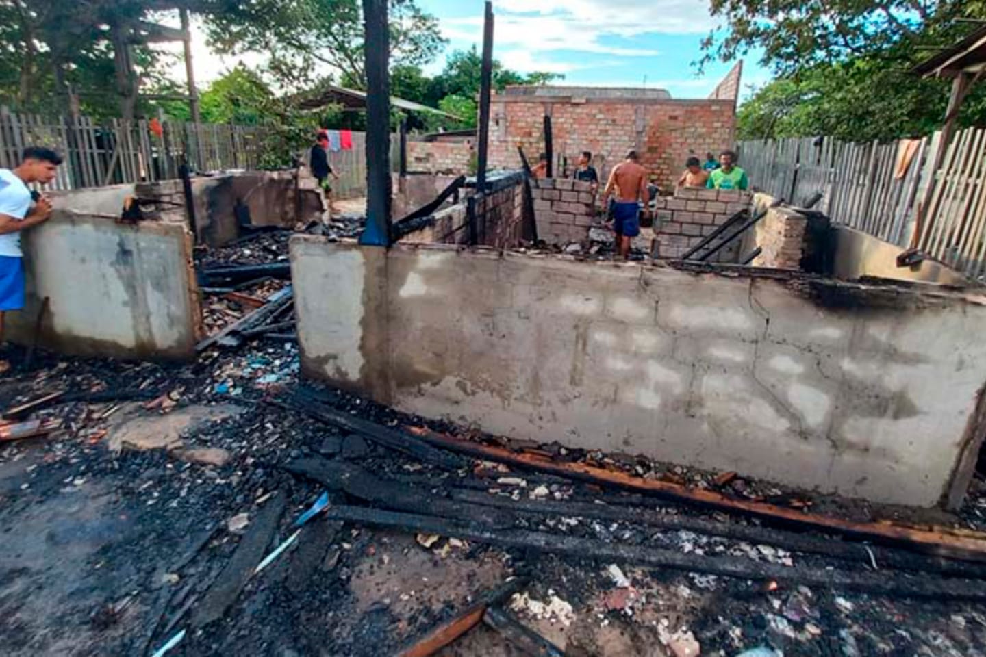 Casa é destruída por fogo no oeste do Pará