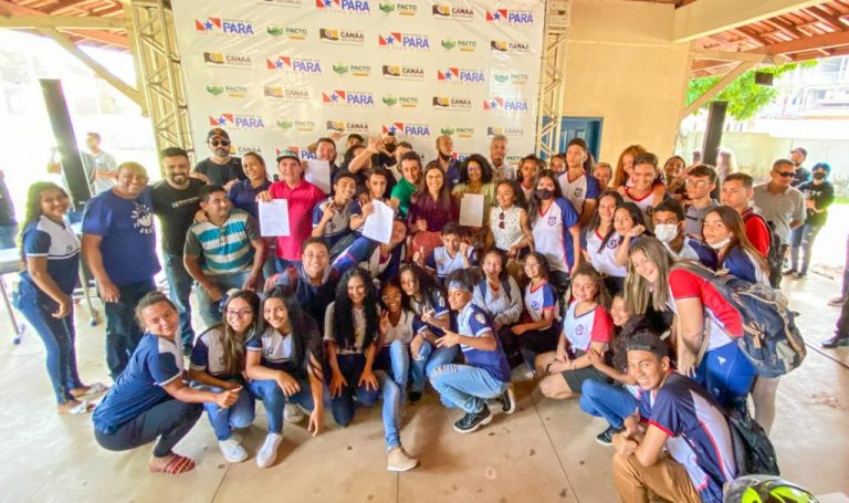 Prefeita de Canaã assina ordens de serviço para reforma e ampliação de escolas