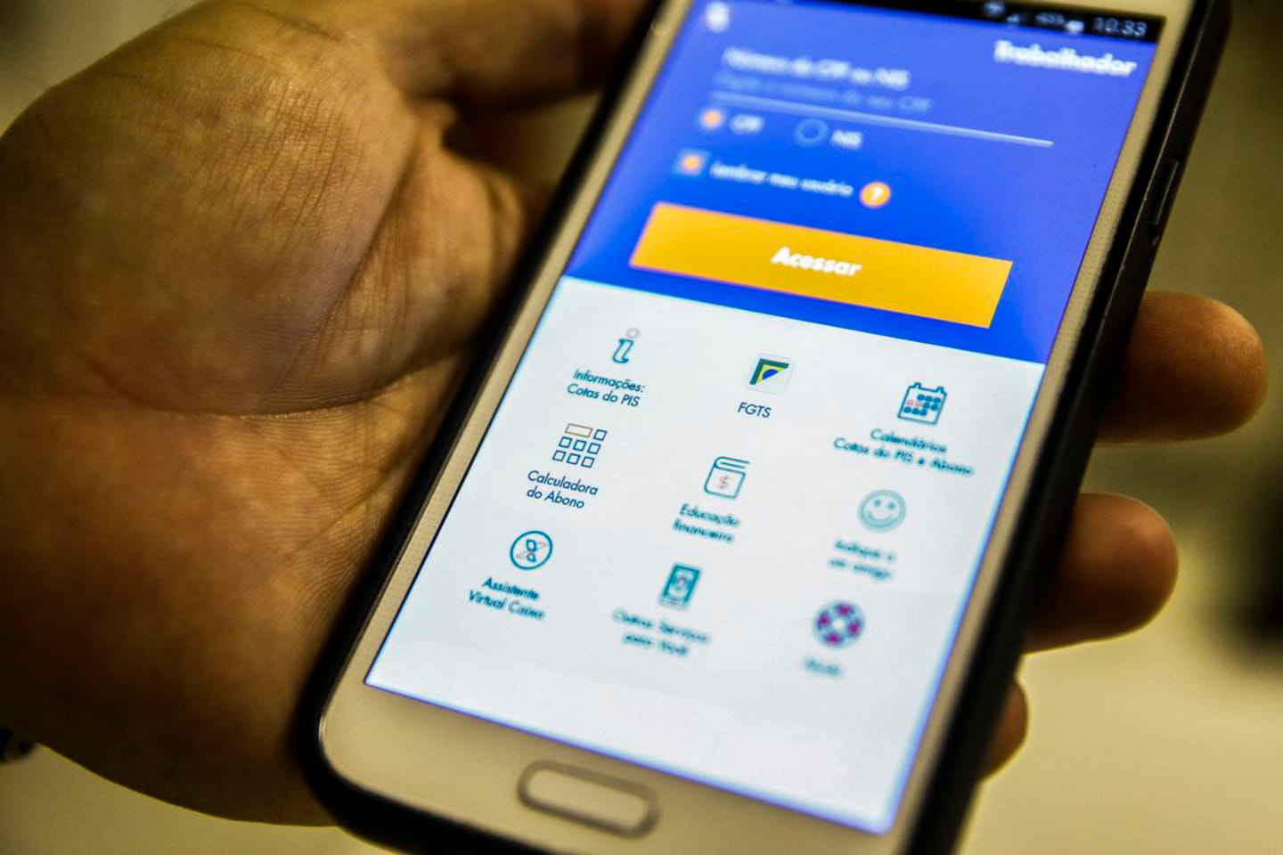Trabalhadores nascidos em abril podem sacar até R$ 1 mil do FGTS