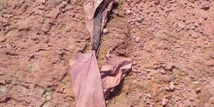 Mãe reconhece roupas do filho desaparecido no meio de ossada encontrada