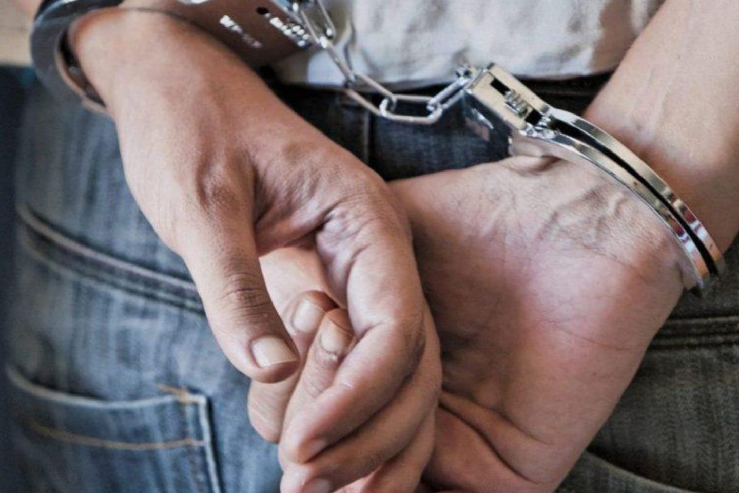 GTO prende homem flagrado nu com menor dentro de carro em Redenção