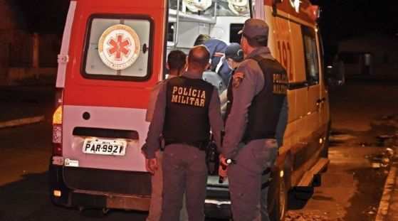 Homem brinca com desconhecido e leva 4 tiros no rosto