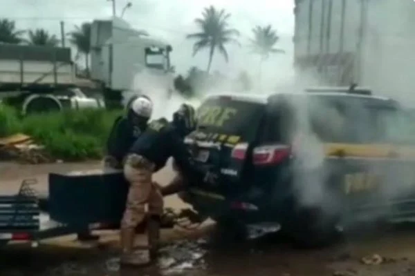 Vídeo: homem morre ‘sufocado’ em viatura da PRF
