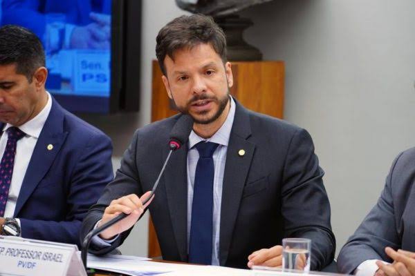 Deputado federal é assaltado após se relacionar com morador de rua