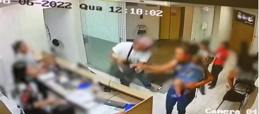 Homem acusa clínica odontológica de implantar ‘chip’ na boca da esposa