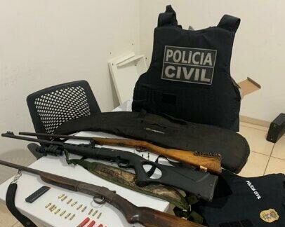 Jovem é raptado pelo ex-sogro e obrigado a se casar sob mira de arma