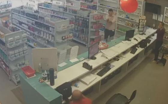 Policial civil baleado pelo ex-genro morre no hospital; vídeo mostra assassinato