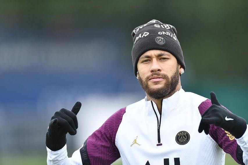 Avião com Neymar faz pouso forçado em Roraima