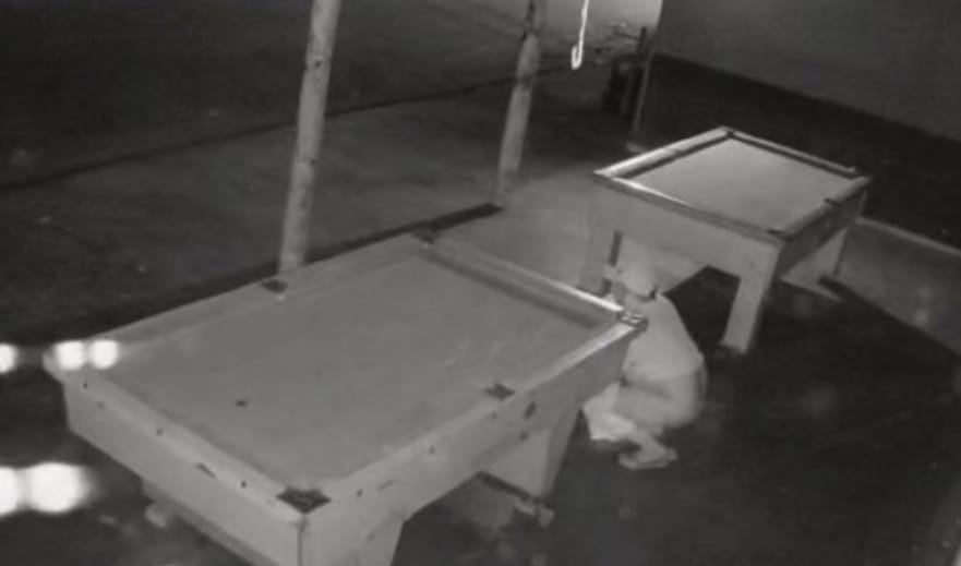 “Cagão” defeca em bar, pega fezes com as mãos e passa em sinuca em Parauapebas