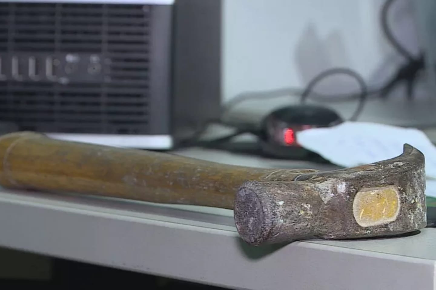 Homem é preso após ameaçar companheira com martelo no oeste do Pará