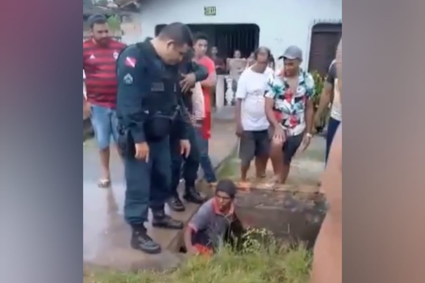 Homem se esconde em esgoto para se livrar de ‘surra’ no Pará