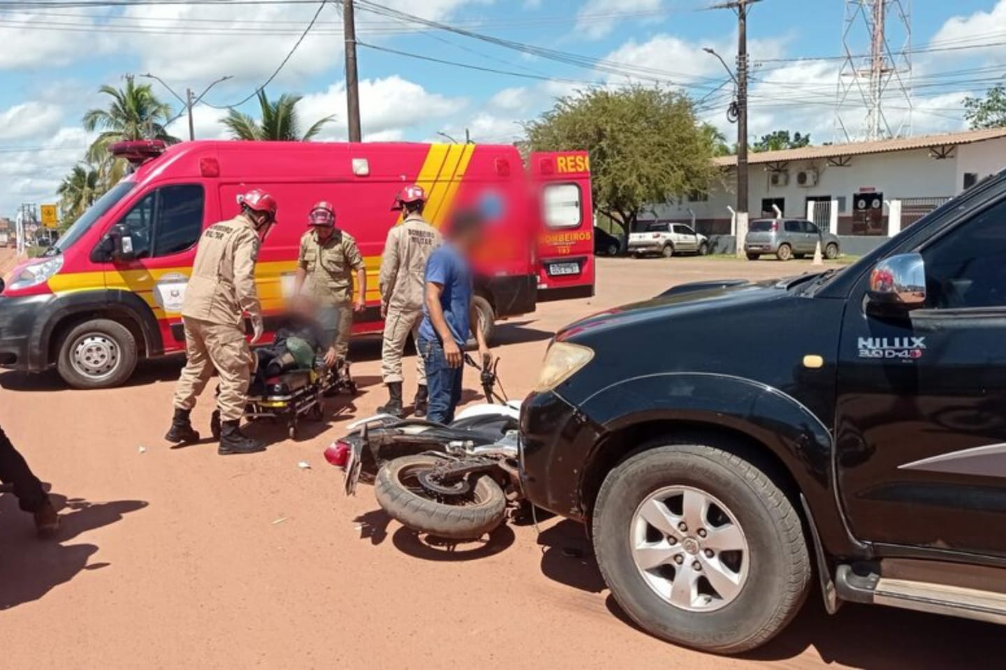Colisão entre caminhonete e motocicleta deixa uma mulher ferida no Pará