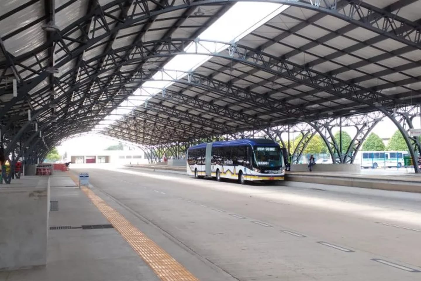Feto é encontrado dentro de lixeira em terminal no Pará