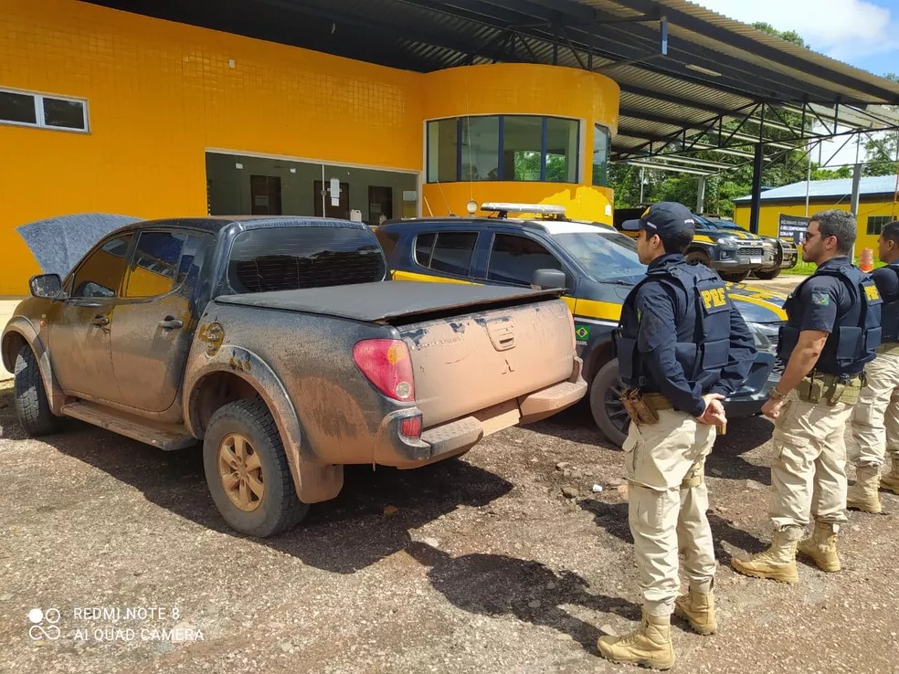 PRF recupera veículo com registro de furto abandonado em terreno baldio no Pará