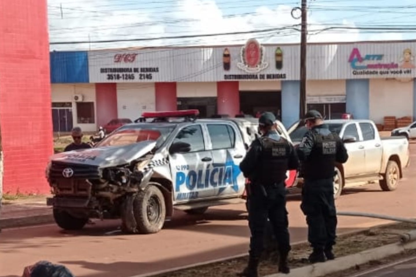 Viatura da PM colide em poste durante perseguição no Pará