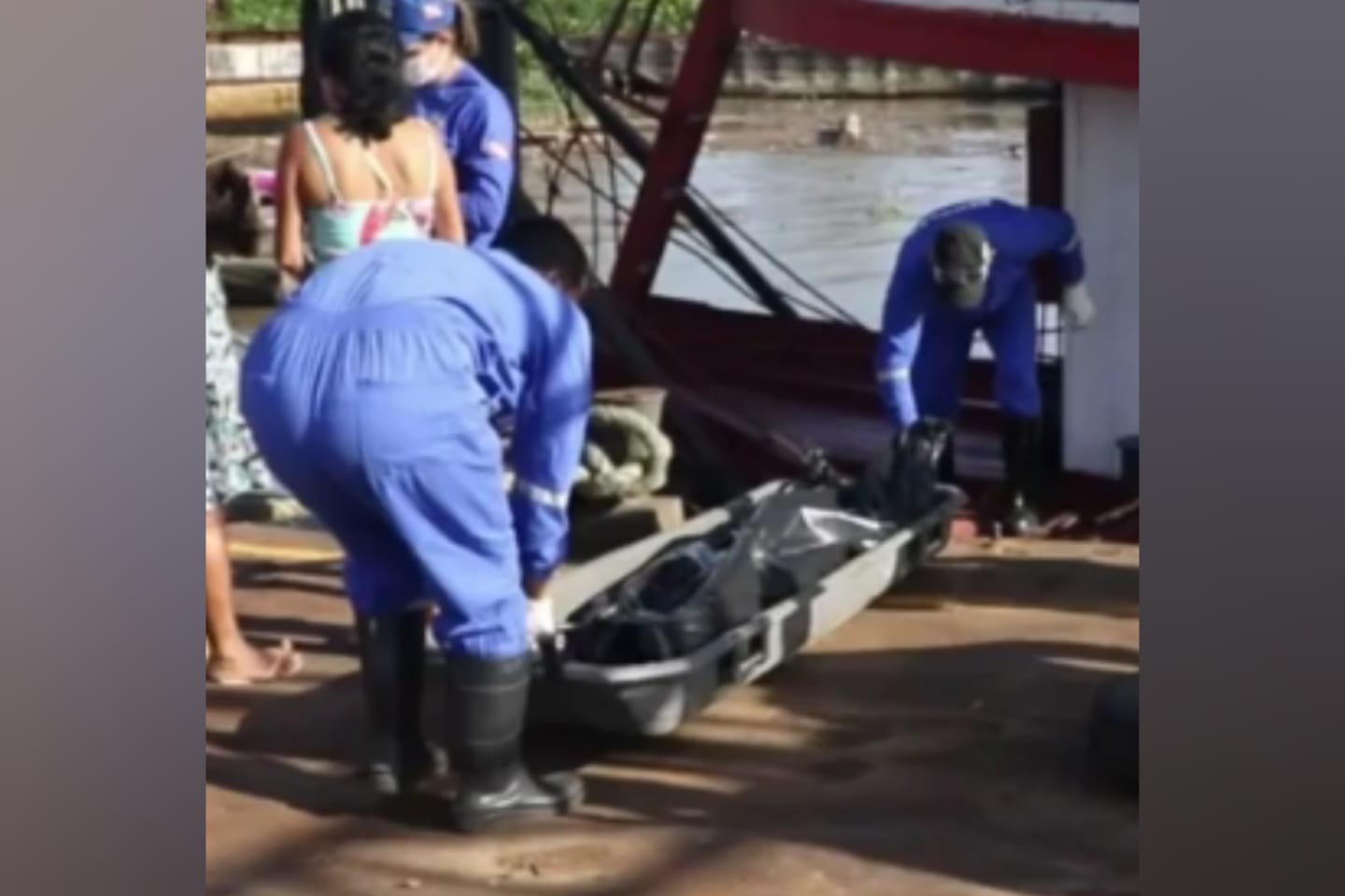 Jovem morre afogado após pular de balsa no Pará