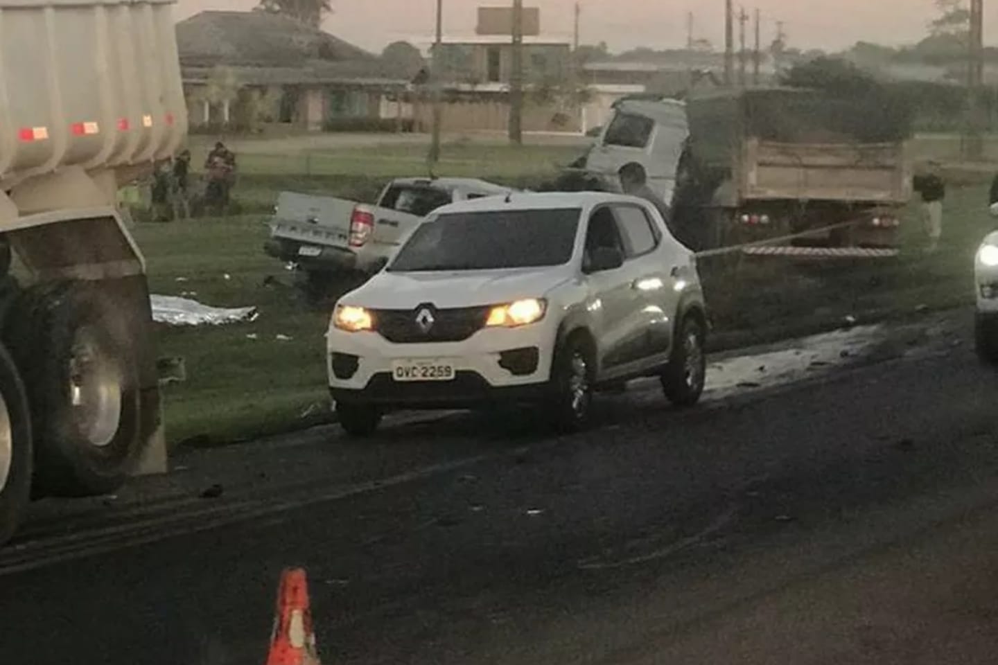 Acidente entre caminhão e caminhonete deixa quatro pessoas mortas no Pará