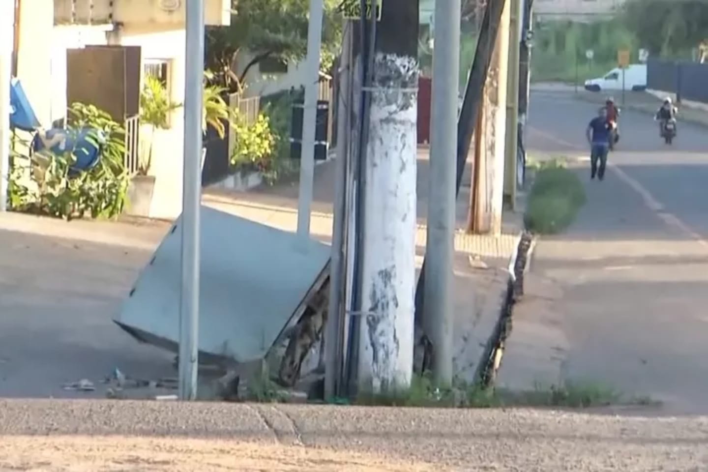 Homem é flagrado cortando fios de telefone e internet no interior do Pará
