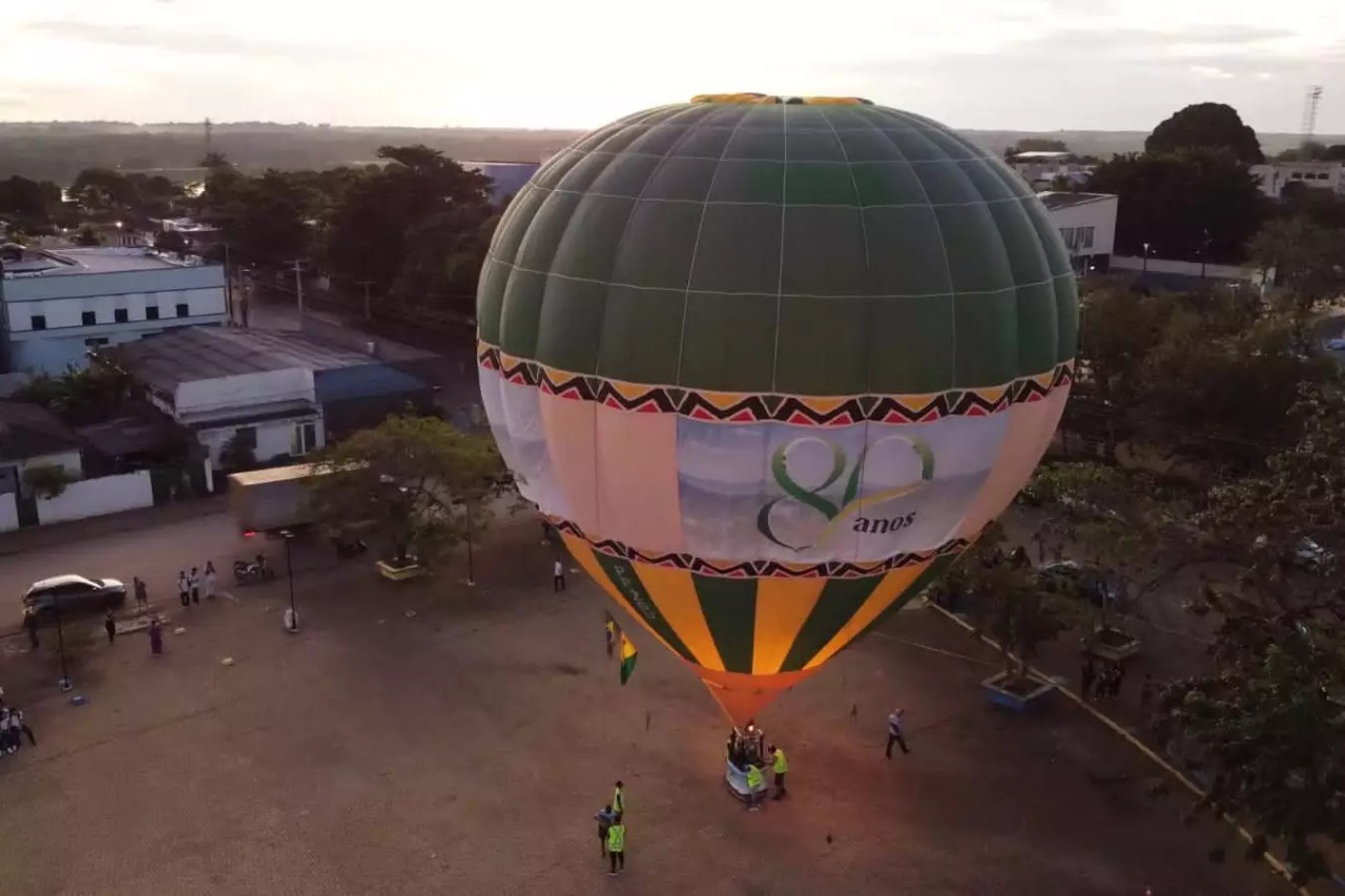 Banco da Amazônia celebra 80 anos com passeio de balão em Marabá