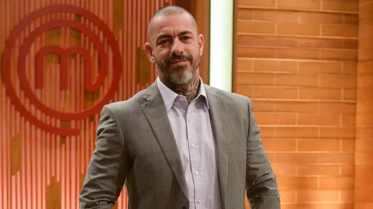 Henrique Fogaça é afastado das gravações do MasterChef