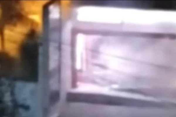 Vídeo: bandidos explodem caixas eletrônicos em agência bancária
