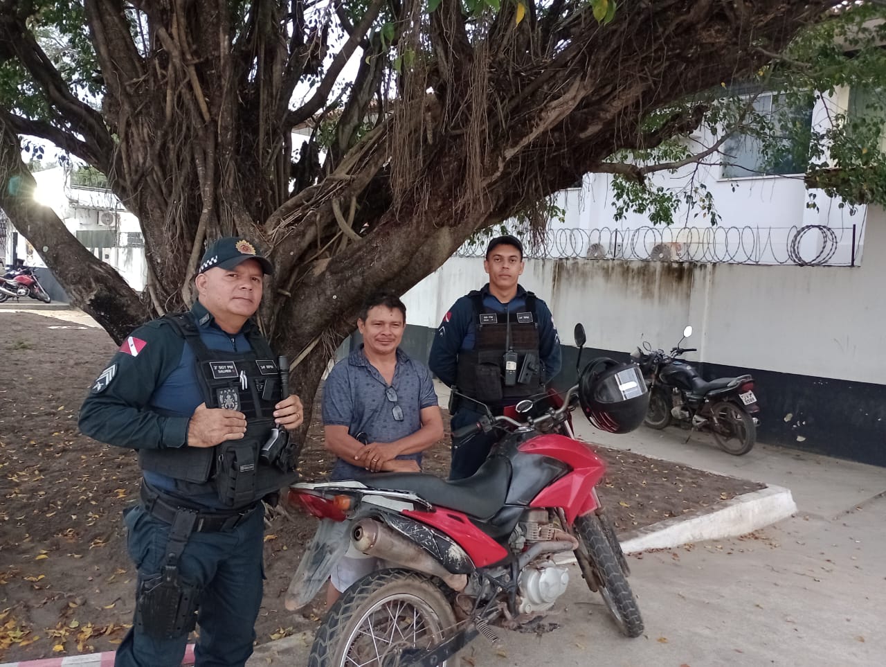 PM prende suspeito e recupera moto furtada em Marabá