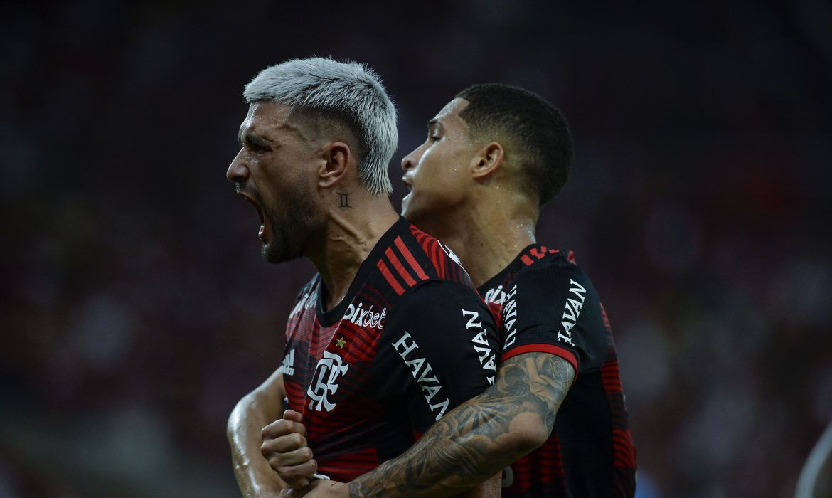 Flamengo vence e elimina Atlético-MG na Copa do Brasil