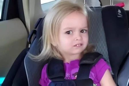Menina do meme “Chloe” anuncia afastamento das redes sociais