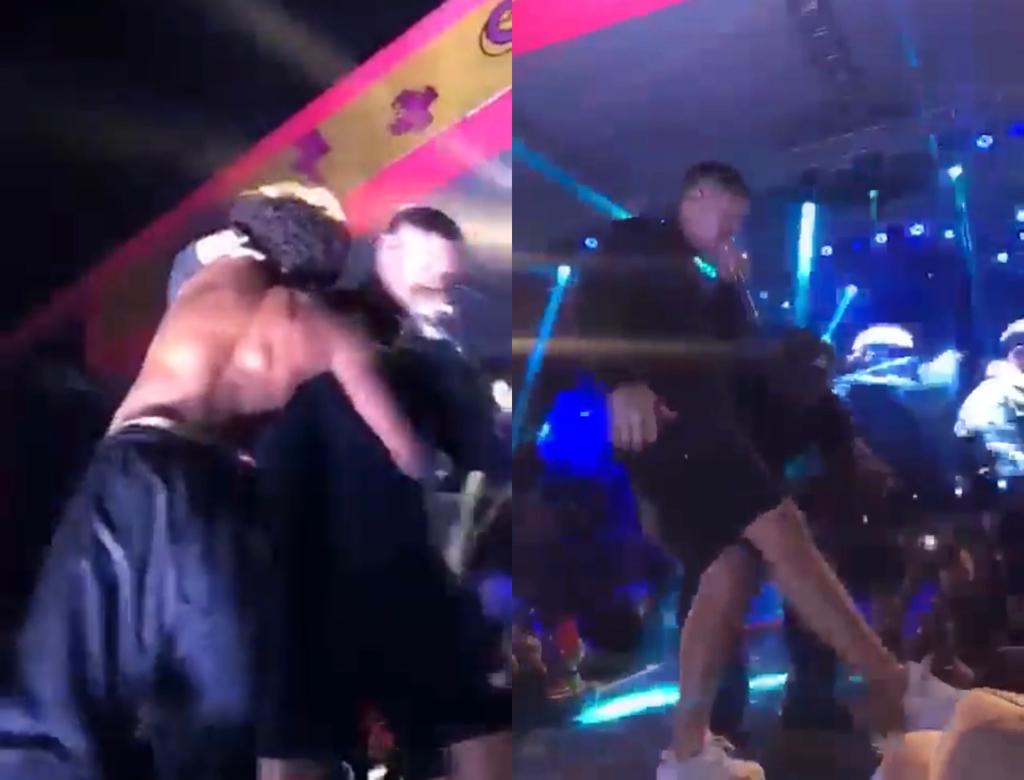 Cantor derruba e chuta fã que invadiu palco durante show