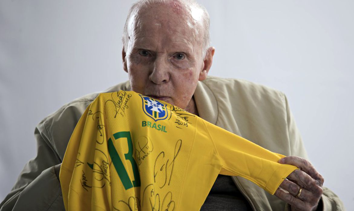 Zagallo passa bem após internação devido à infecção respiratória