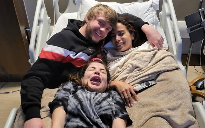 Anitta é internada em hospital e fãs ficam preocupados
