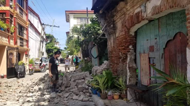 Terremoto com magnitude 7,3 atinge ilha de Luzon, nas Filipinas