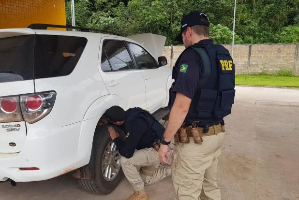 PRF apreende carro com sinais de adulteração no oeste do Pará