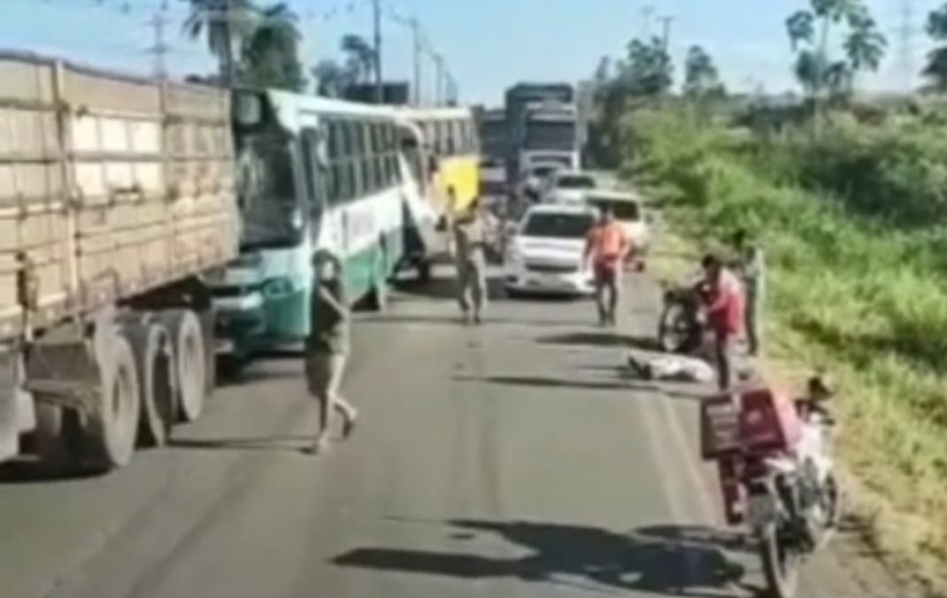 VÍDEO: Acidente entre 4 veículos causa engarrafamento na BR-155 em Marabá