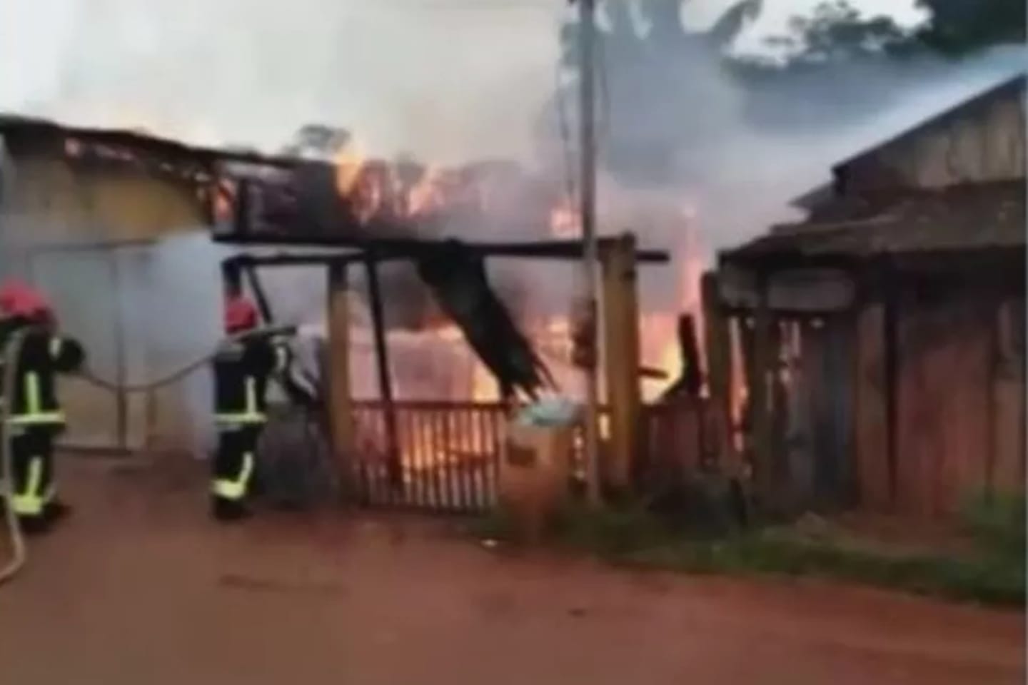 Incêndio atinge casas e afeta fiação elétrica no sudoeste do Pará