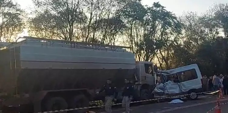 Oito pessoas morrem em acidente com van de Secretaria Municipal de Saúde