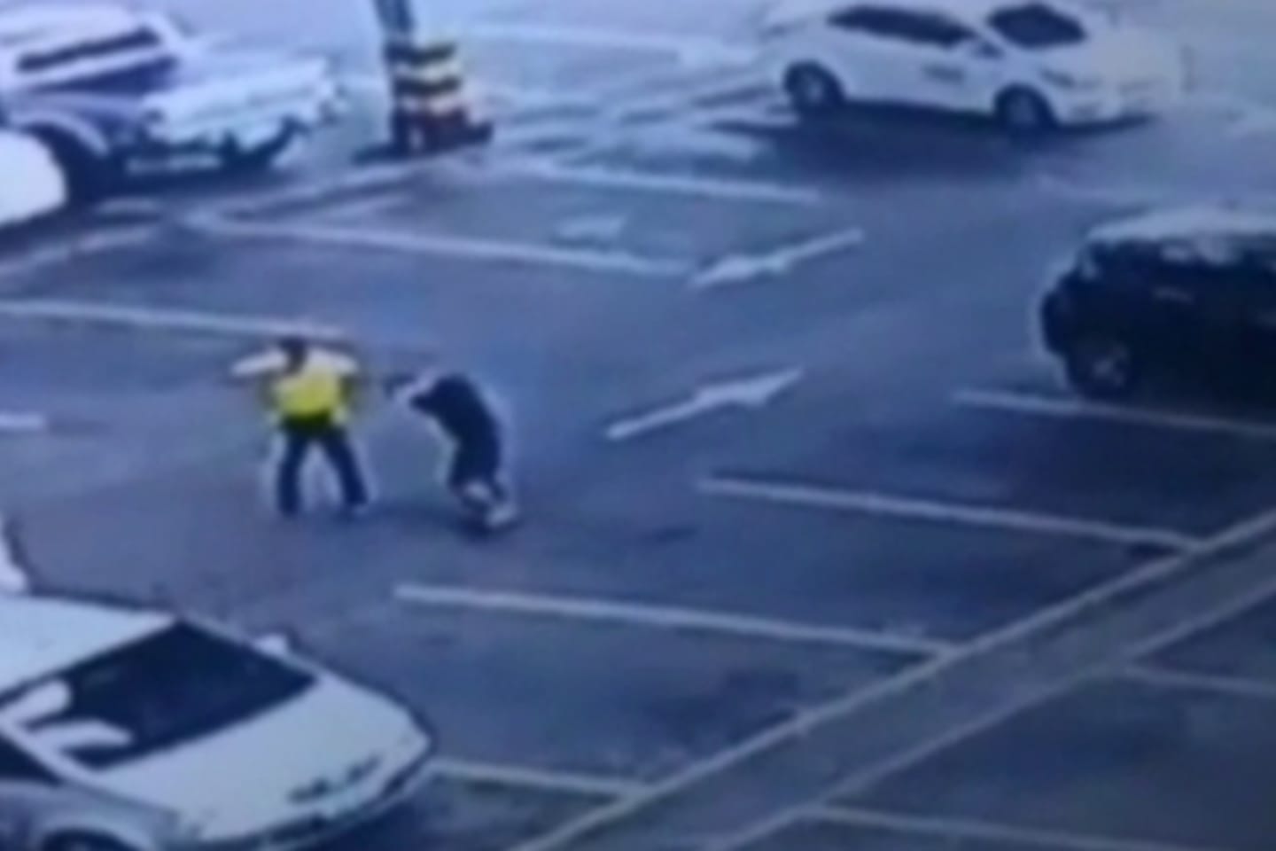 VÍDEO: Cliente é assaltado em estacionamento de supermercado no Pará