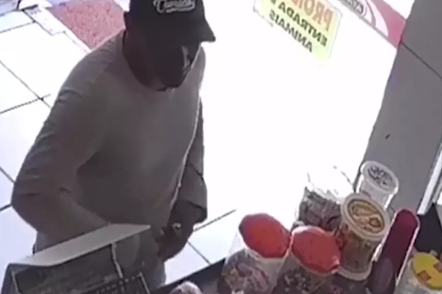 Homem se passa por cliente, saca arma e assalta estabelecimento no Pará
