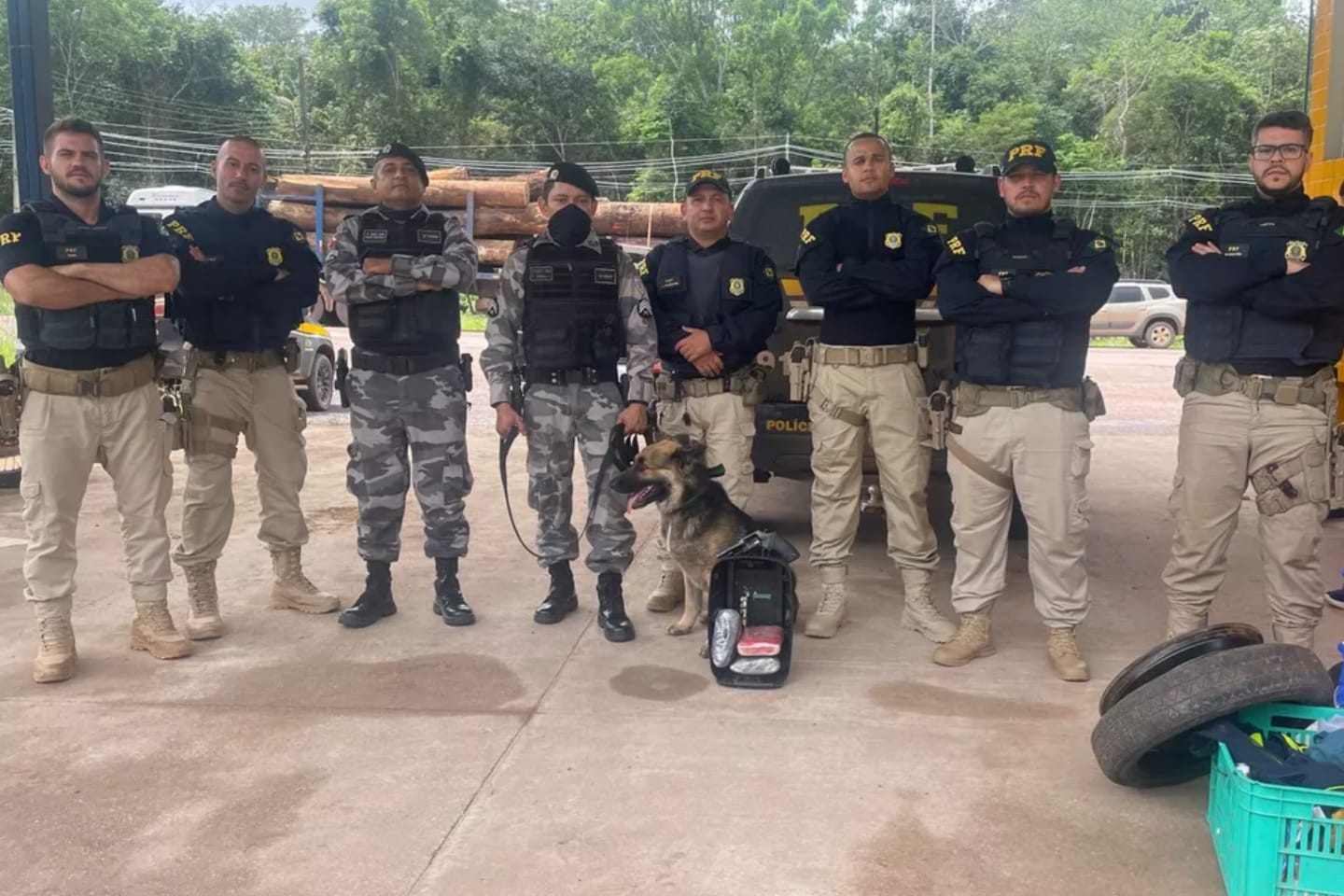 PRF prende quatro pessoas transportando drogas em carro no Pará