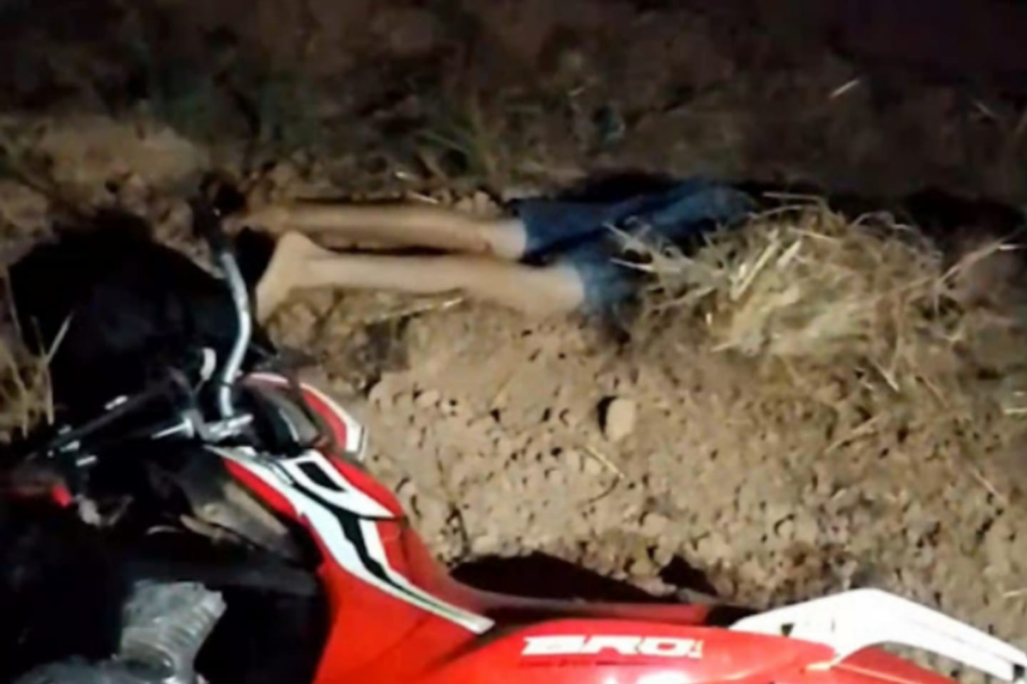 Colisão entre moto e carro deixa dois jovens mortos e uma moça ferida no Pará