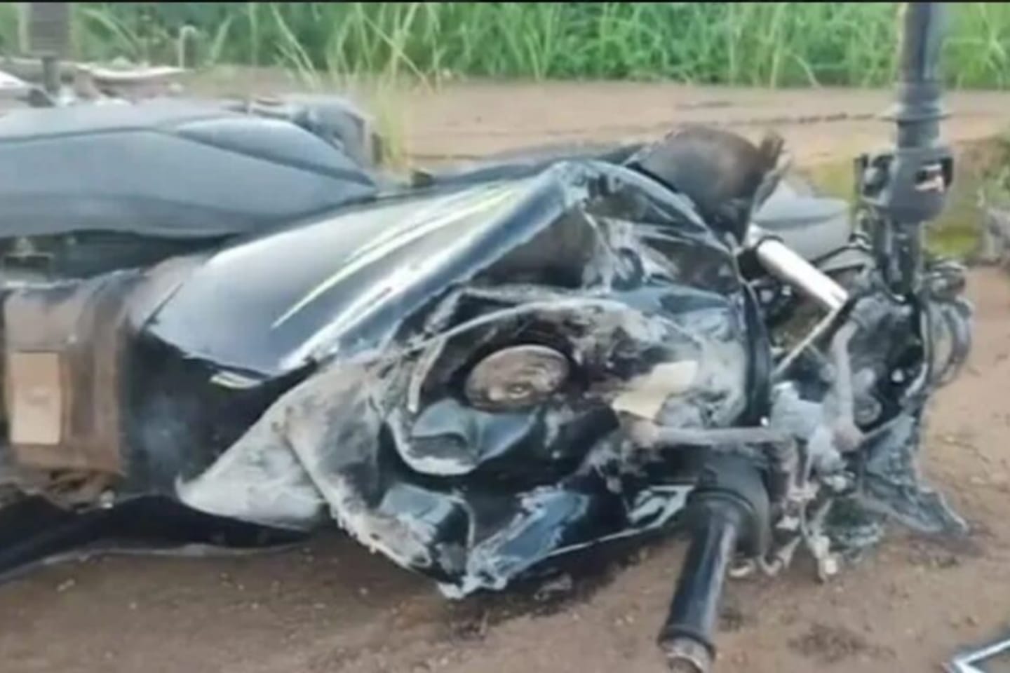 Motociclista morre ao bater em rotatória e colidir com poste no Pará