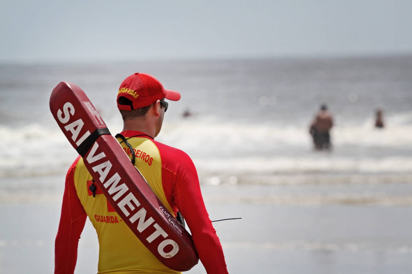 Itupiranga: Bombeiros alertam sobre ataque de piranhas na Praia Tiradentes