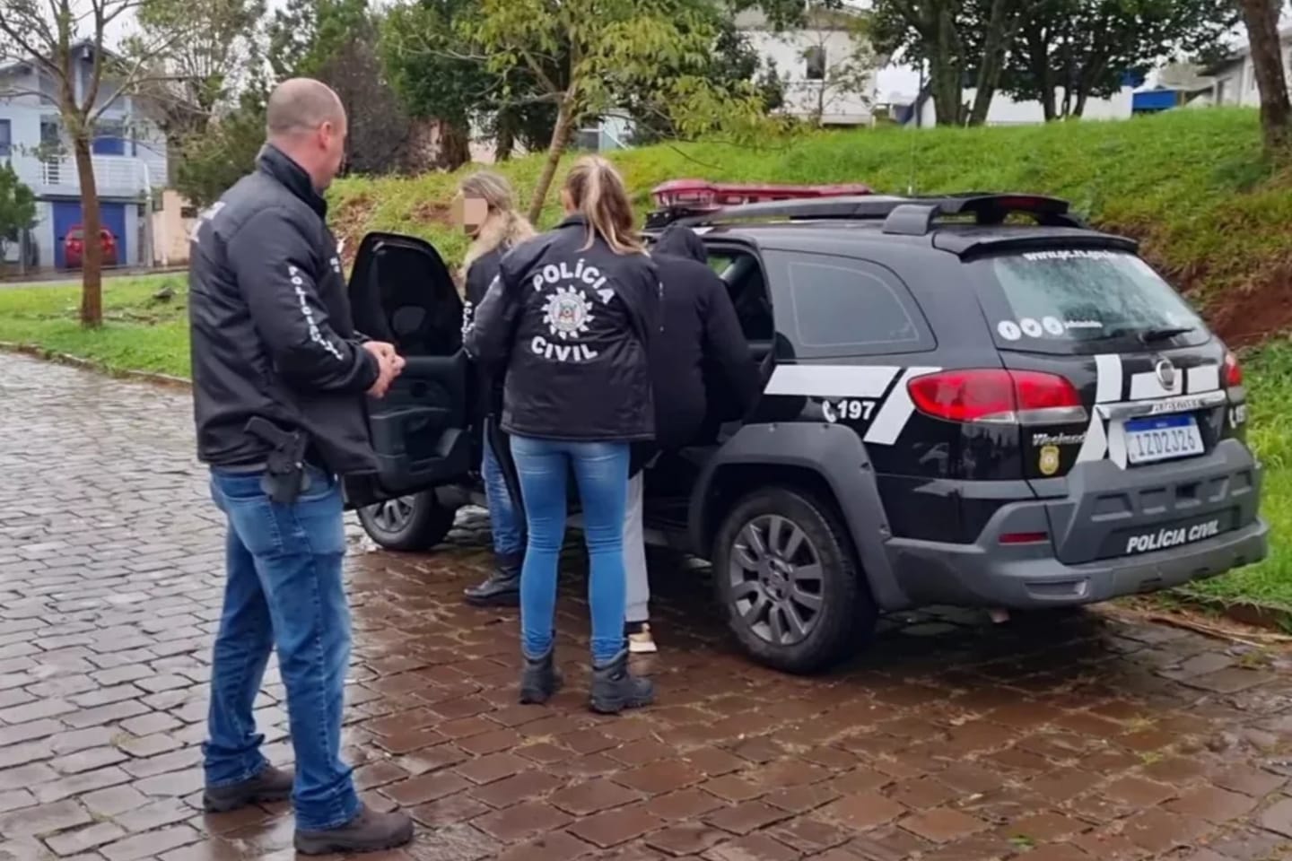 Mãe, pai e filha são presos por aplicar ‘golpe dos nudes’