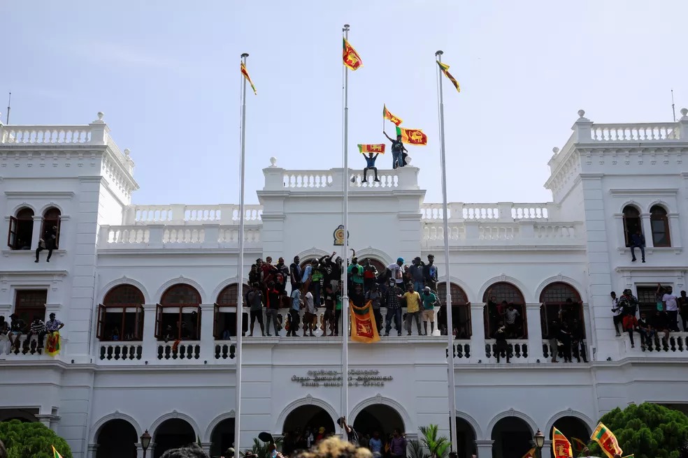 Sri Lanka declara estado de emergência após presidente fugir para as Maldivas