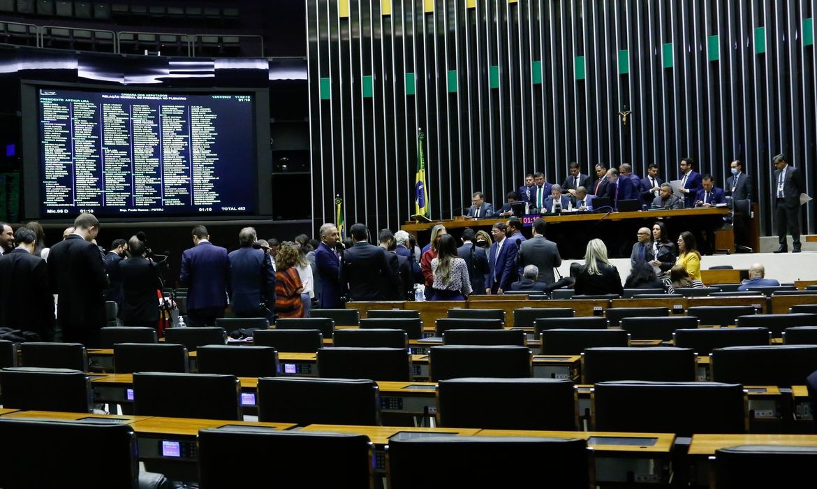 Câmara conclui votação em primeiro turno da PEC dos Benefícios Sociais