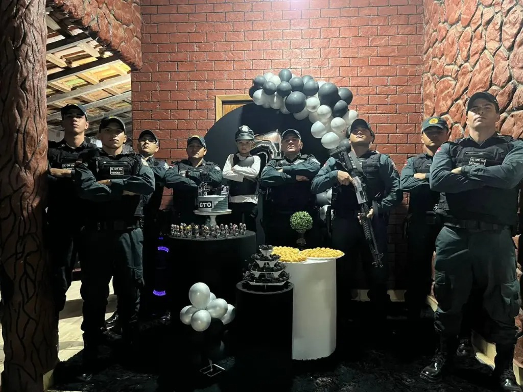 Policiais participam de aniversário de criança fã da PM no Pará