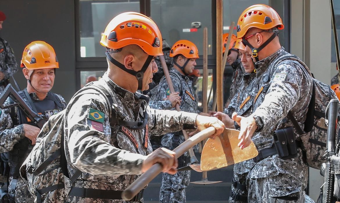 Força Nacional combate incêndios florestais e queimadas no Amazonas