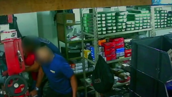 Vídeo: homem tenta matar namorado da ex a tiros e leva surra da vítima