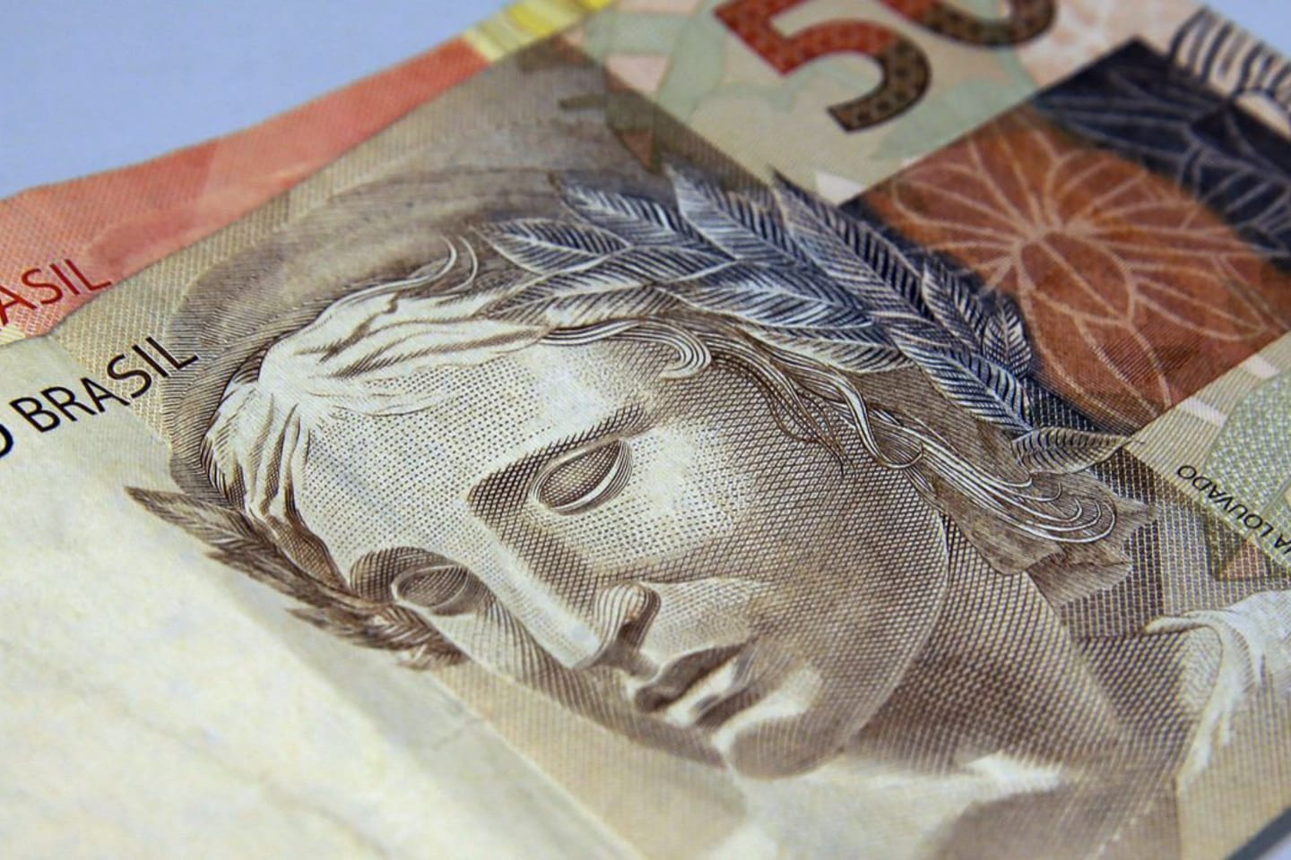 Beneficiários com NIS final 9 recebem hoje Auxílio Brasil