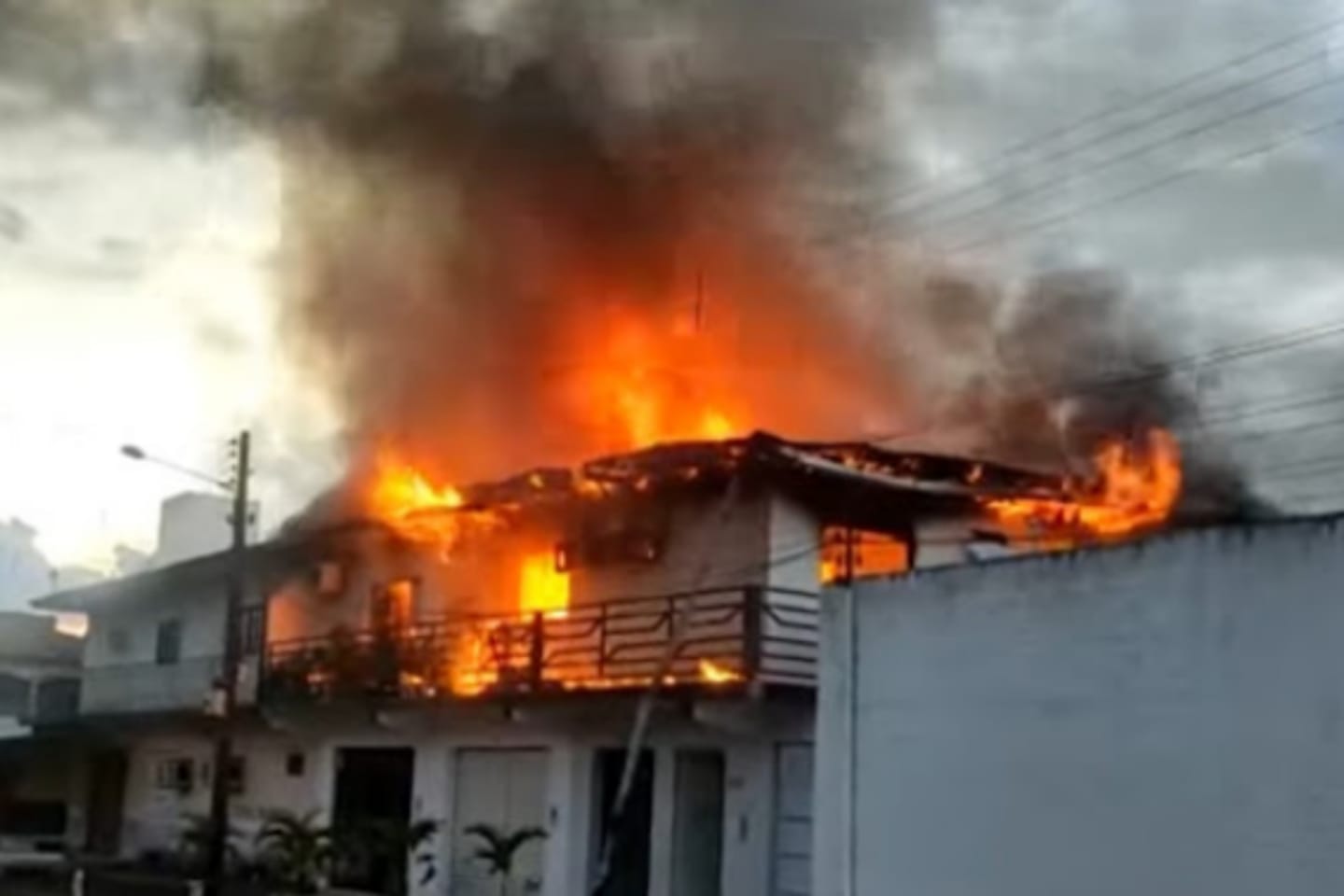 Imóvel é destruído por incêndio no nordeste do Pará